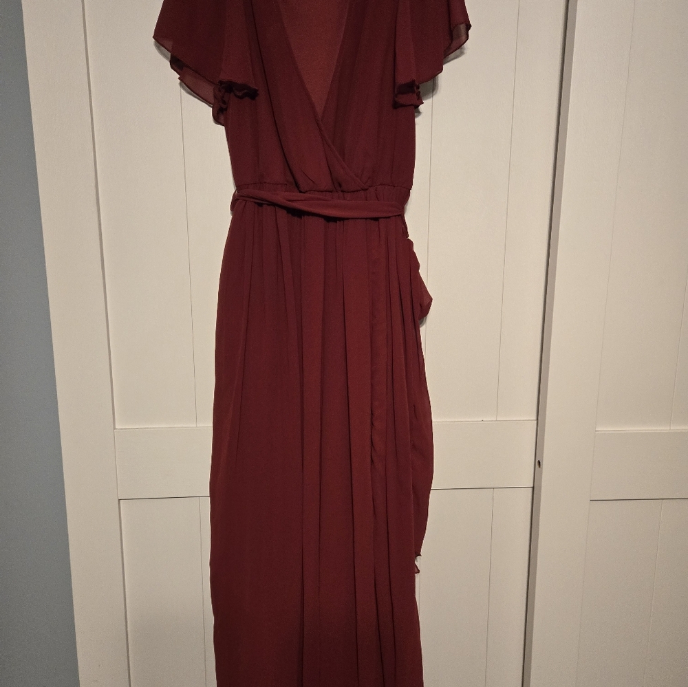 Elegant Burgundy Maxi Dress